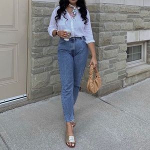 HIGH WAISTED MOM JEANS